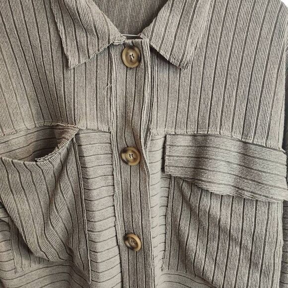 Sunland 17 Cropped Gray Ribbed Button Up Shacket Size Medium - Picture 4 of 9
